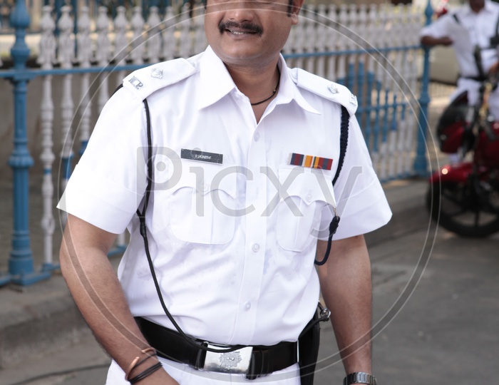 Kolkata Police Man In White Uniform on The Roads Of Kolkata