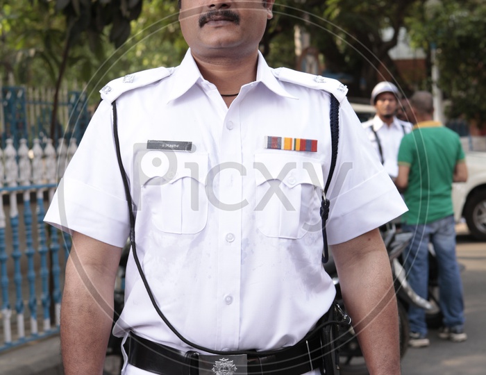 Kolkata Police Man In White Uniform