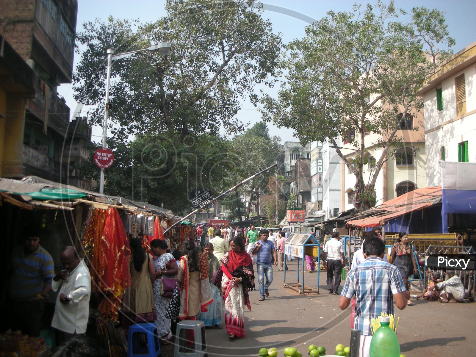 Busy Streets Of Kolkata  With Vendor Shops
