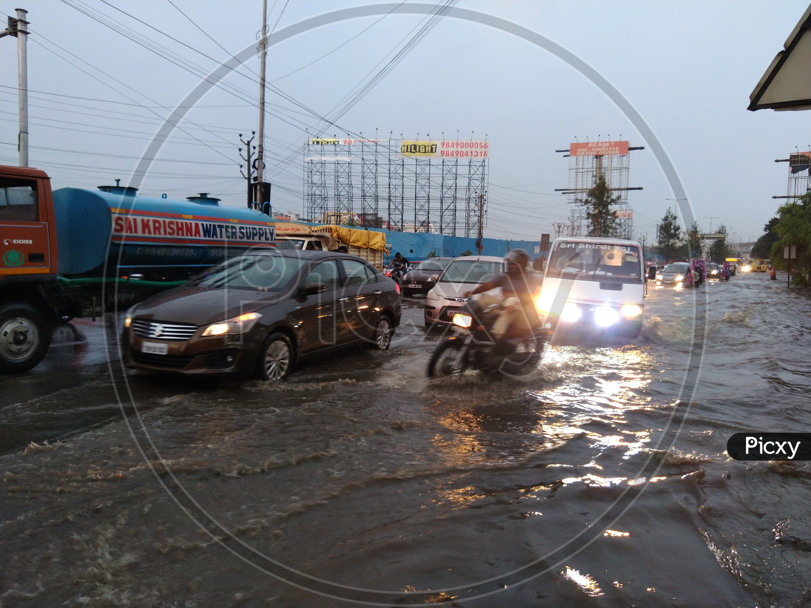 Hyderabad Commuters struggling on Flooded Road