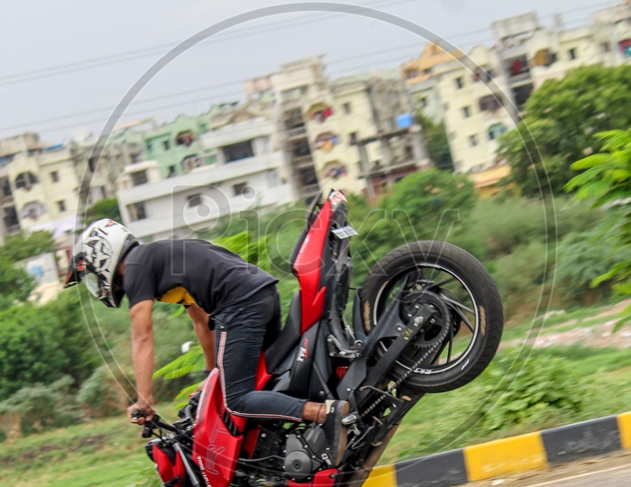 Man doing risky Stunt On Bike