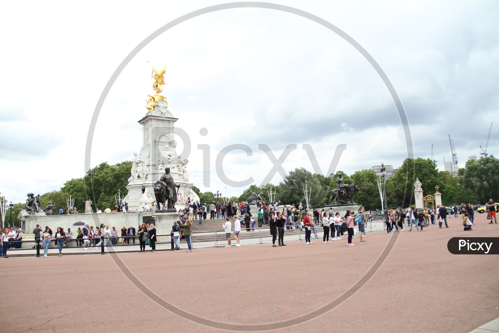 Tourists near Victoria Memorial at Buckingham Palace, London