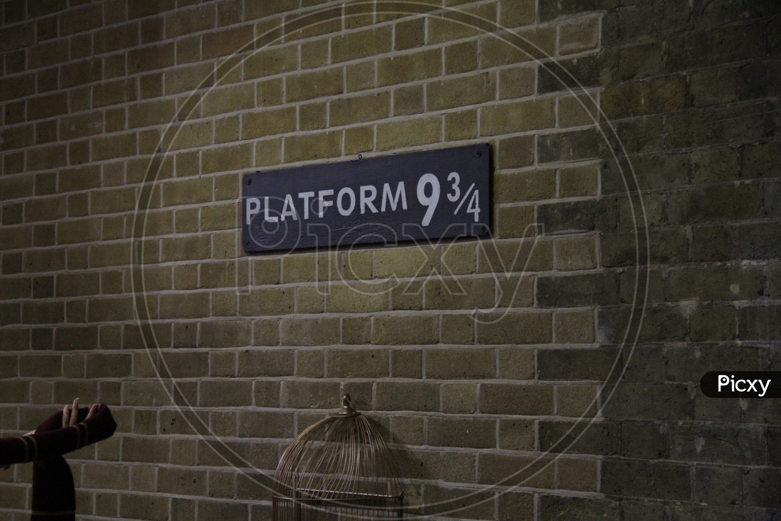 Platform 9 3/4 Sign from Harry Potter movie in King's Cross Station