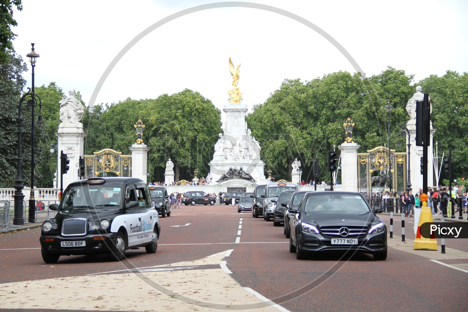 Cars Leaving the Buckingham Palace