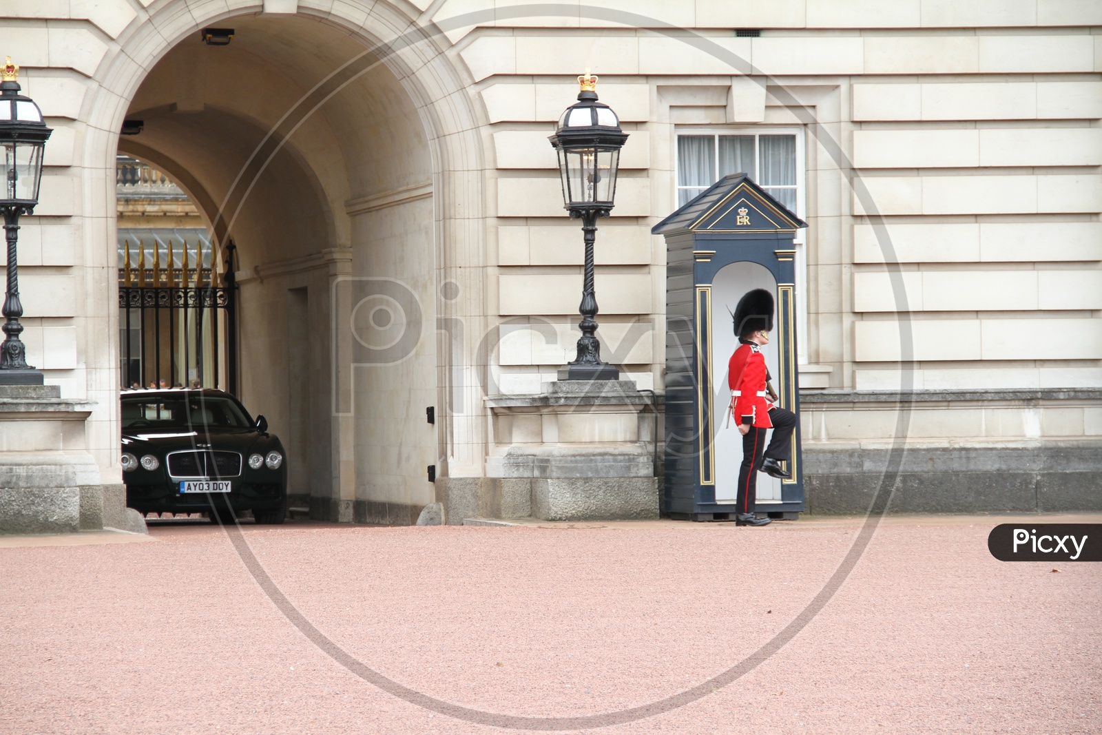 Changing of Queens Guard at Buckingham Palace