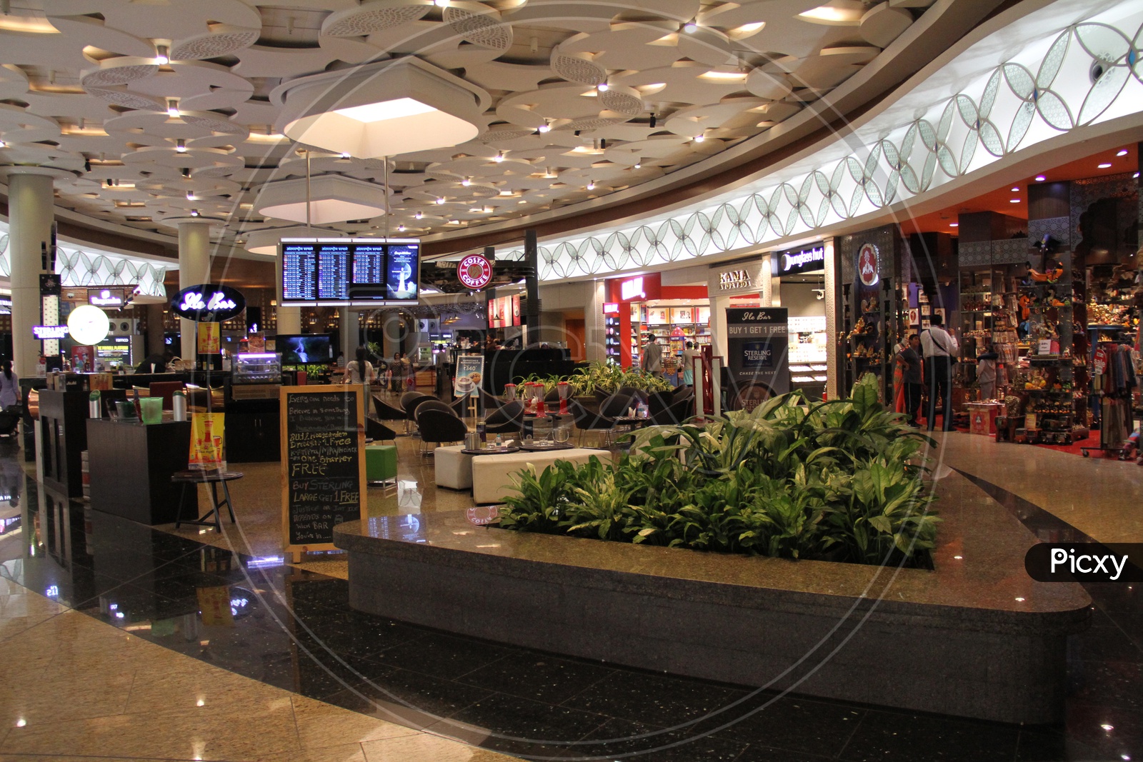 Cafes And restaurants In a Shopping Mall With Chairs And Tables