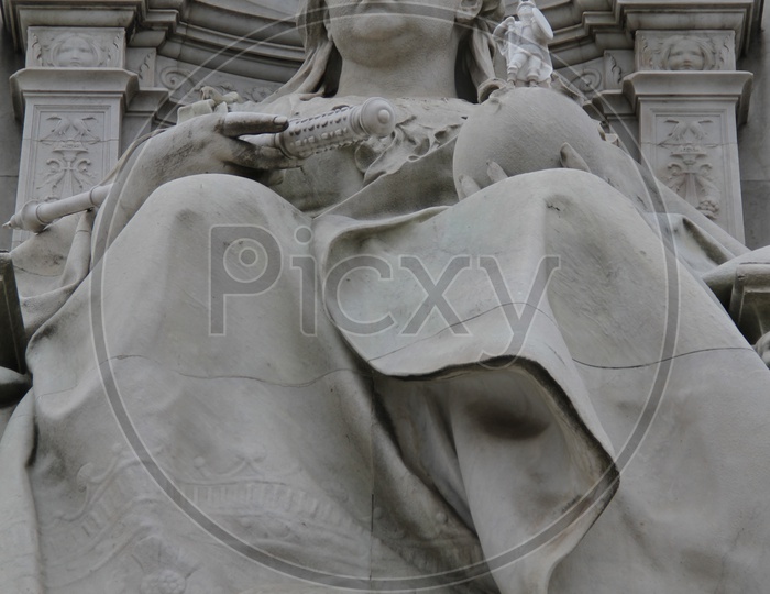 Statue of Queen Victoria Memorial at Buckingham Palace