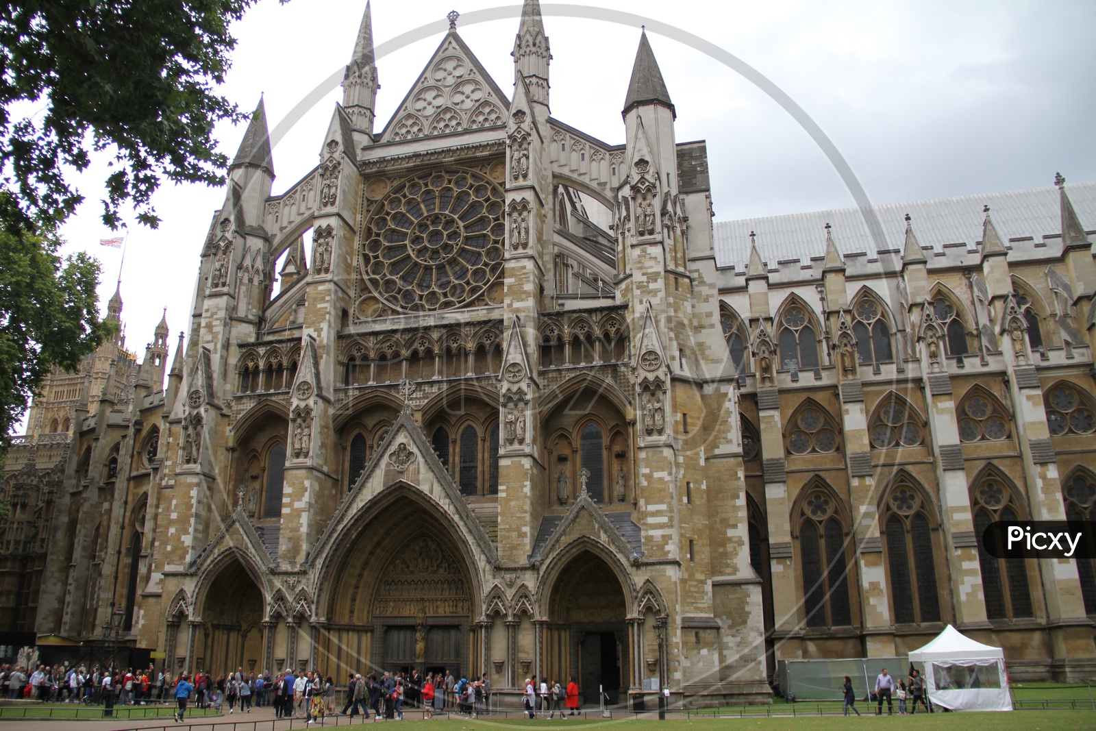 Tourists at Westminster Abbey Church