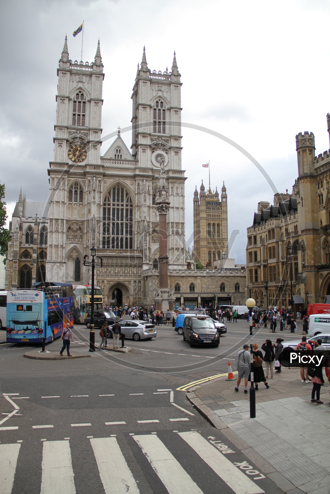 Traffic in-front of Westminster Abbey or Collegiate Church