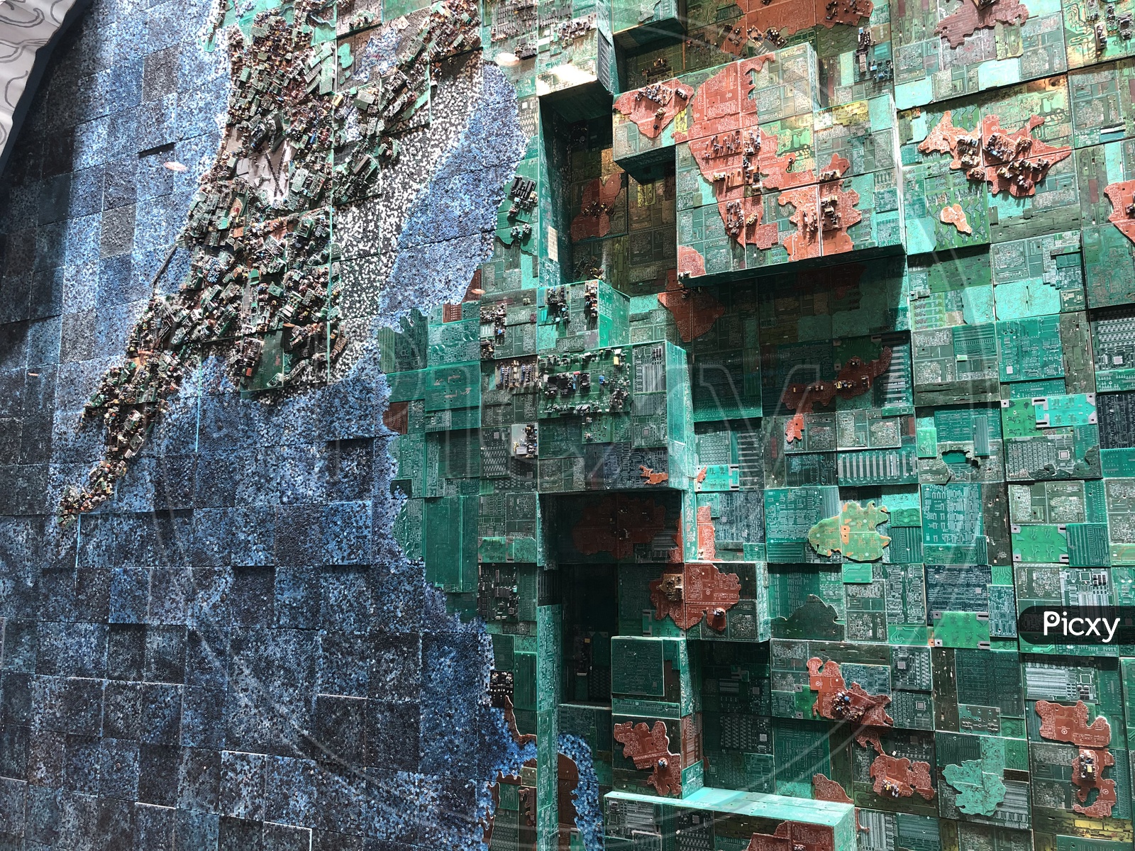 Modern Art Of Mumbai City Made With E-Waste  at Jaya he  GVK New Museum