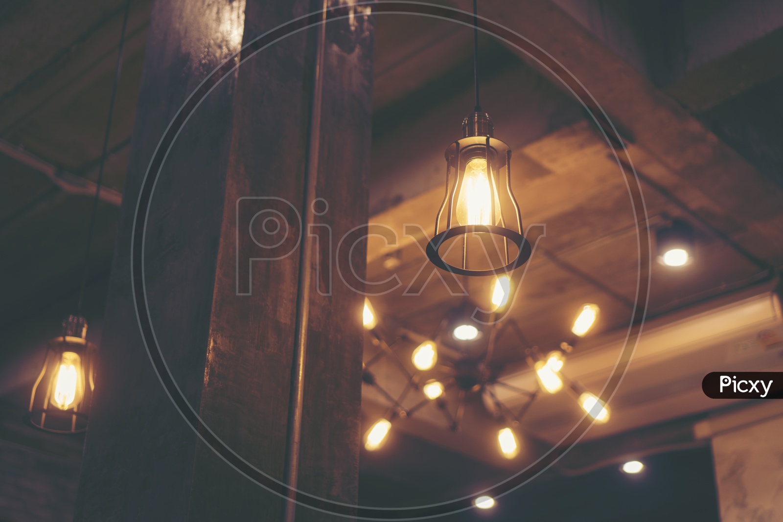 Vintage Bulbs hanging from the roof Lighting decor