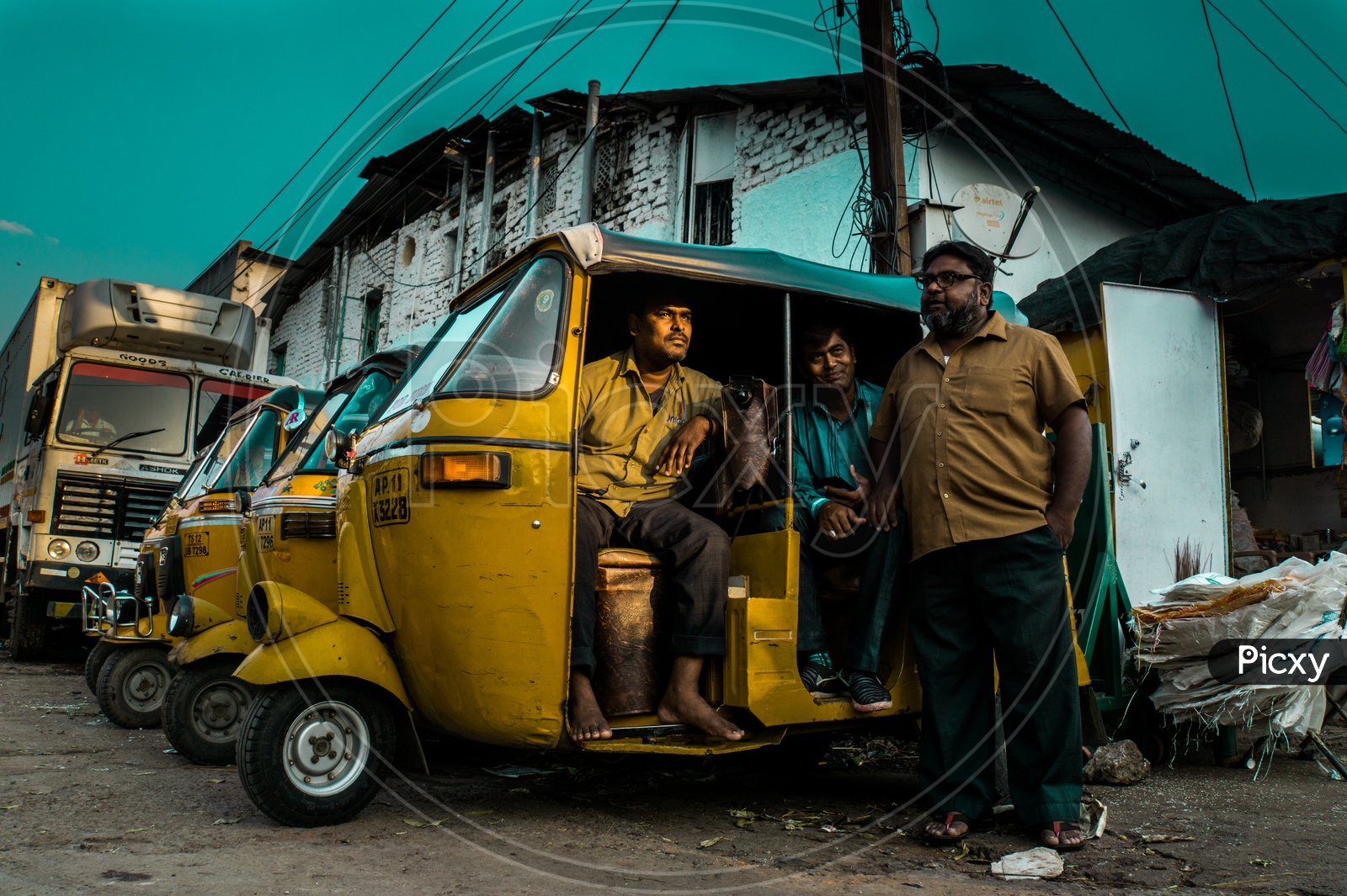 Autos in Auto stand, auto drivers