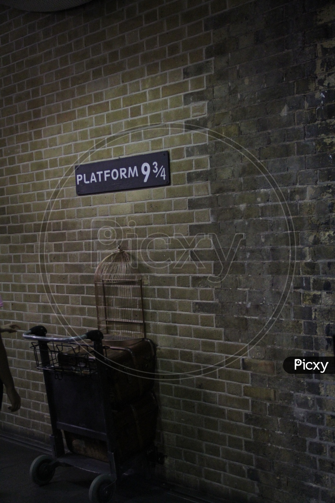 The sign for Platform 9 3/4 from Harry Potter movie in King's Cross Station