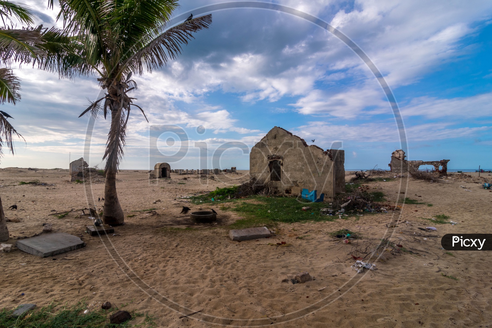 House ruins alongisde the beach