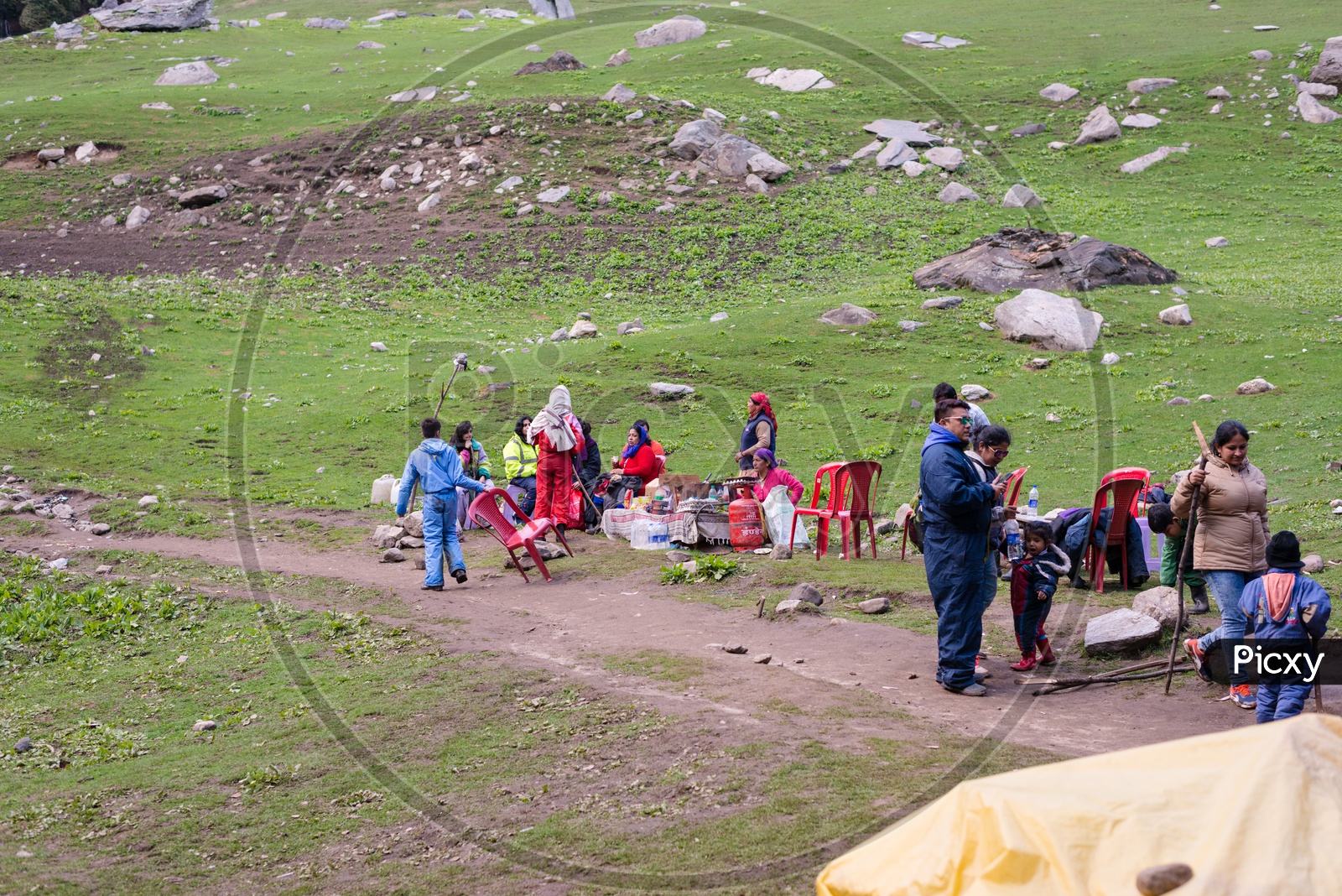 Tourists at Local shops in the middle of Hamta Pass Trek