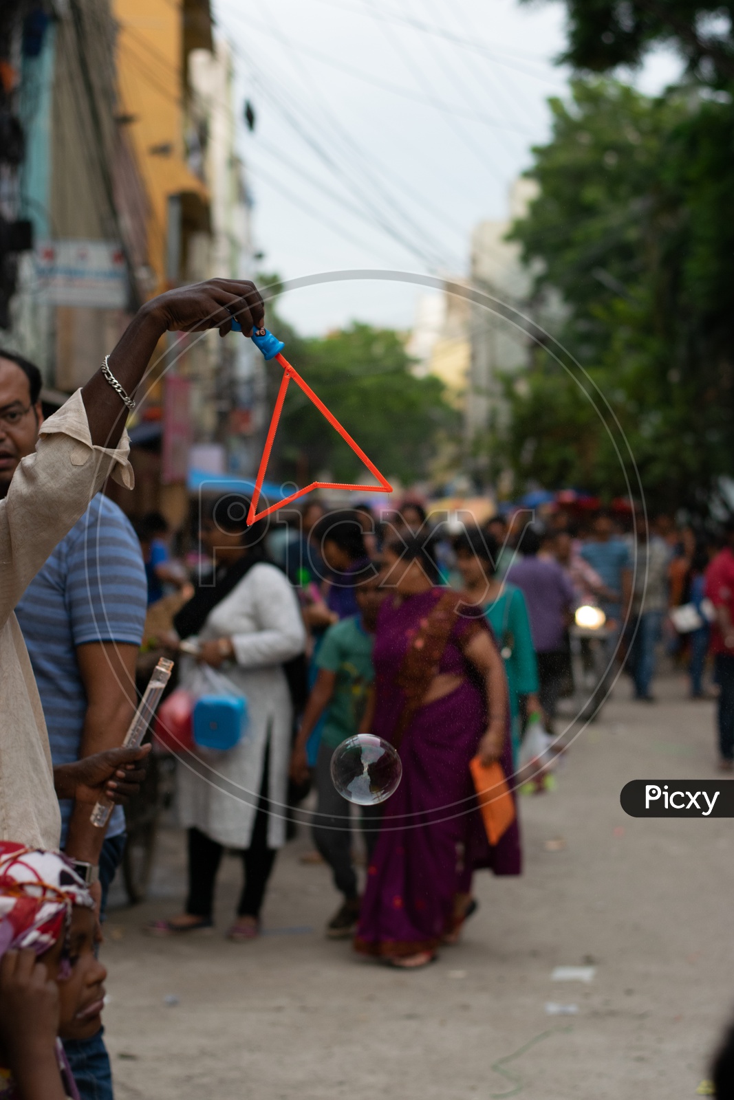 Street vendor making Air Bubbles