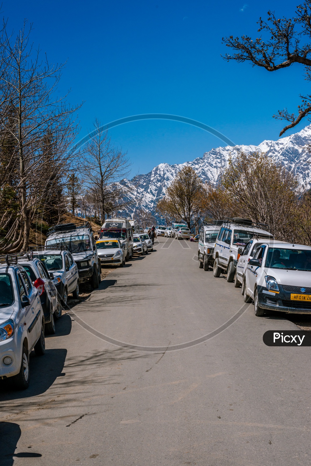 Cars and Taxis parked at Gulaba View Point