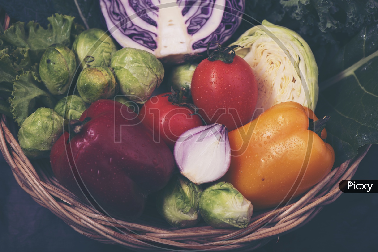 Various kinds of colorful vegetables