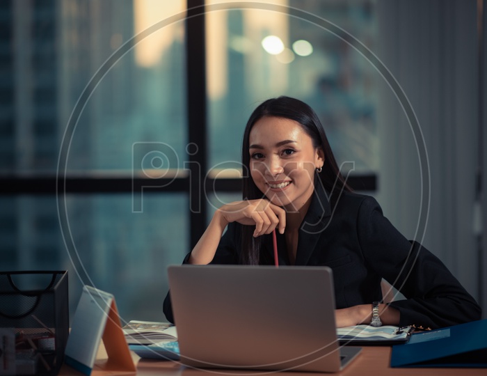 Young Smart Professional Woman  With Smile Face At office Desk