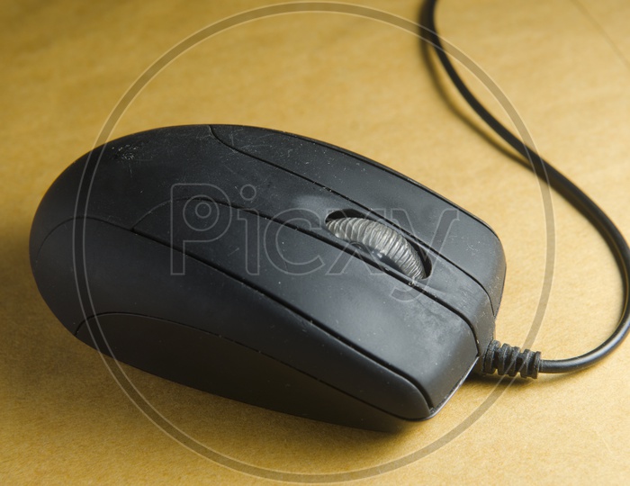 A Black computer mouse