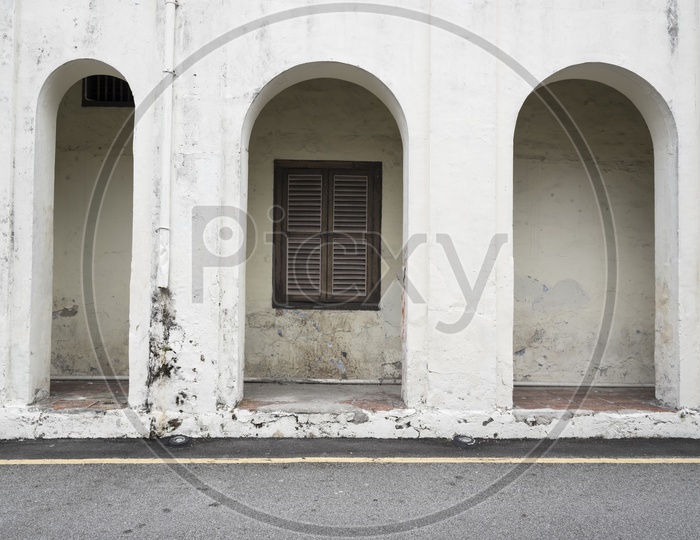 Arch shaped walls in Penang