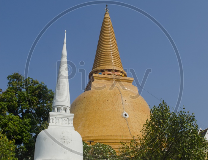 Phra Pathom Chedi, the tallest stupa of Nakhon Pathom, Thailand.