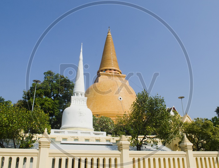 Nakhon Pathom Chedi, the tallest stupa in the world of Nakhon Pathom, Thailand.