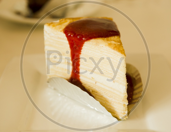 A cheesecake on the paper plate