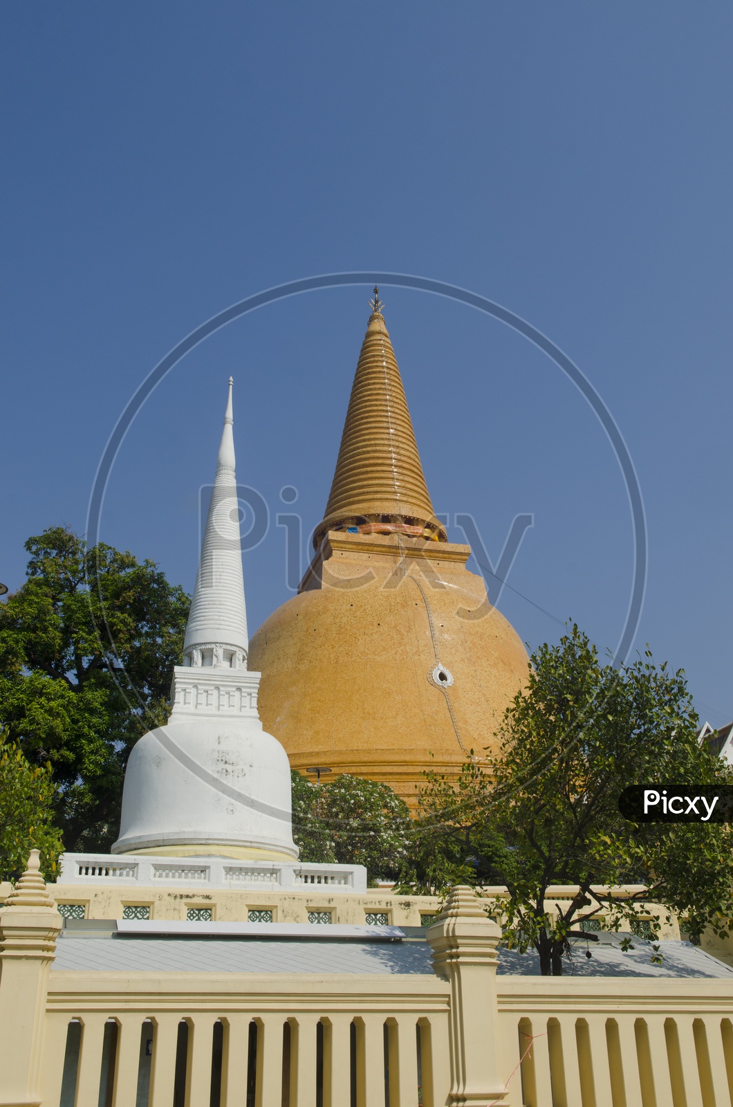 Phra Pathom Chedi, the tallest stupa of Nakhon Pathom, Thailand.