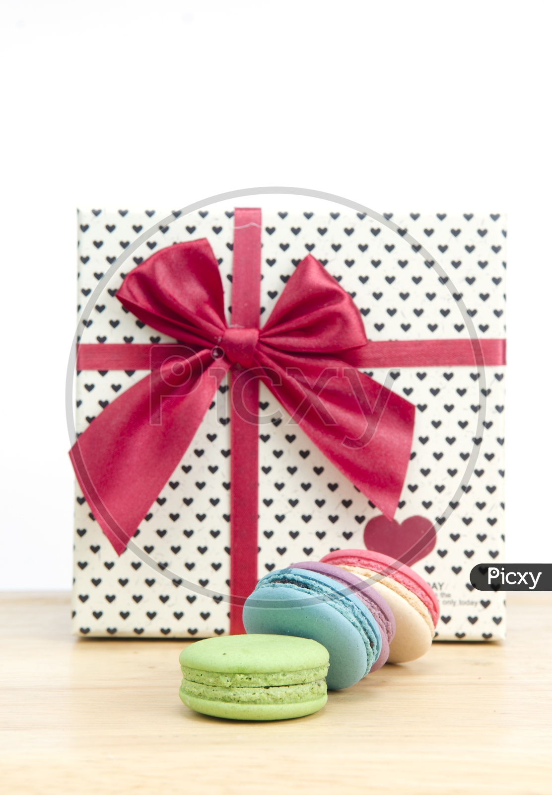 Macaroons and Polka dots gift box