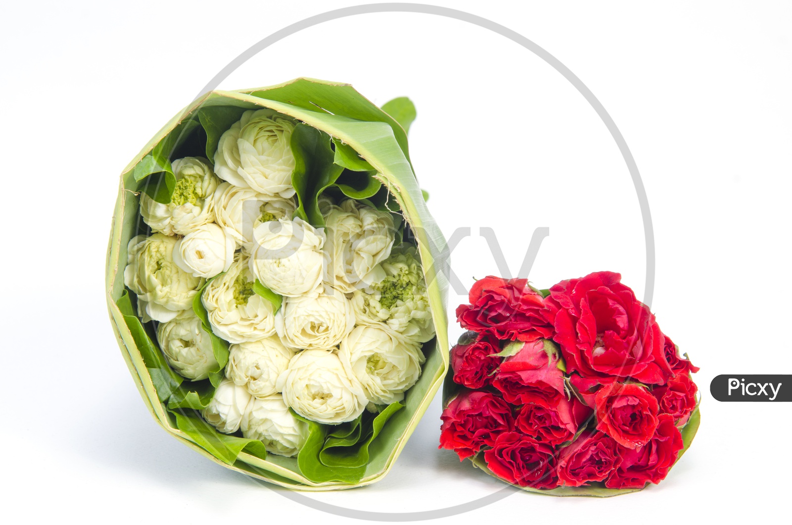 Red and White Rose natural flower bouquets