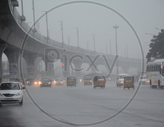 Commuting Vehicles  Drenching In Heavy Rain On Hyderabad City Roads