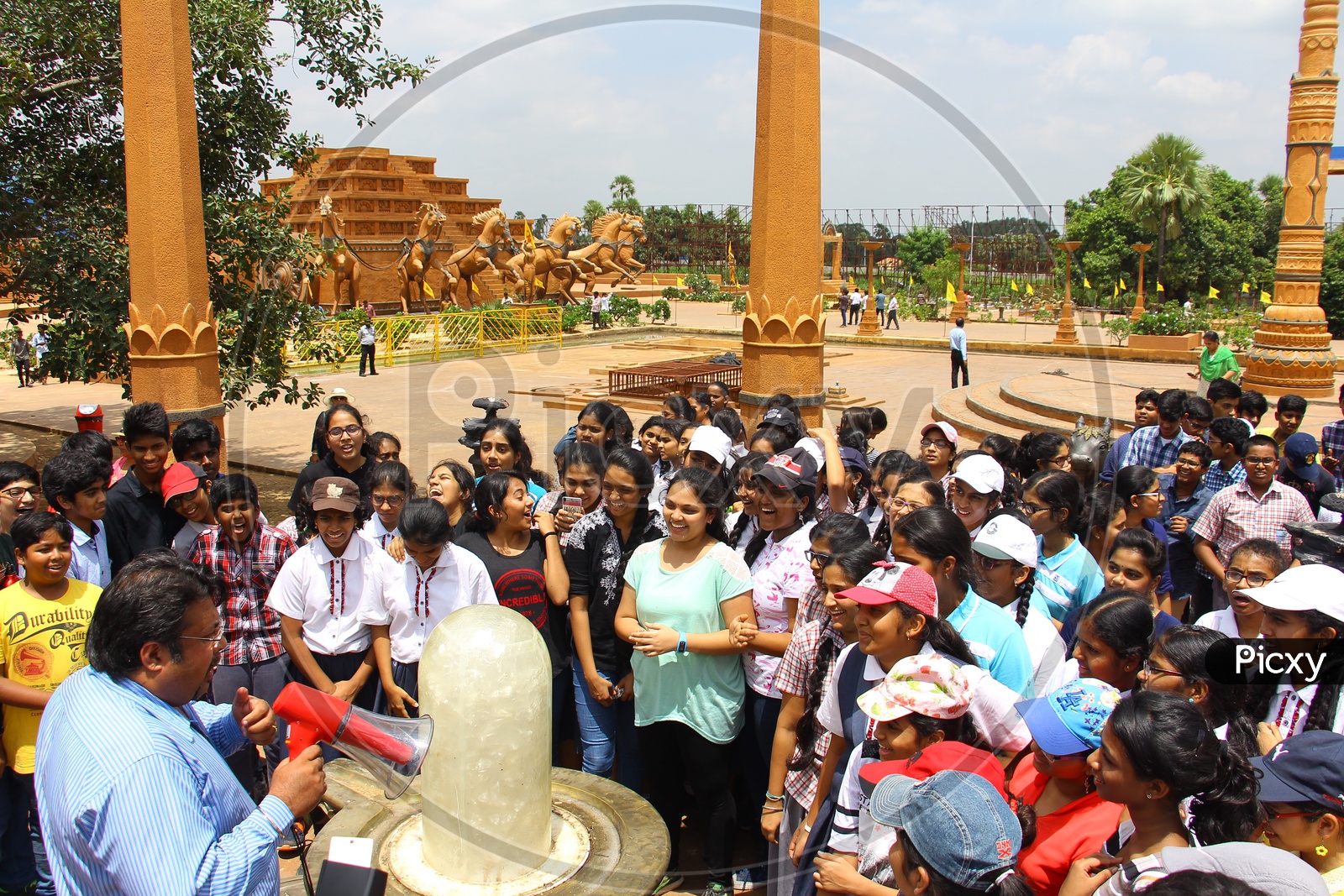 School Students As a Excursion  to Bahubali Movie  Mahismathi Kingdom Sets in Ramoji Film City