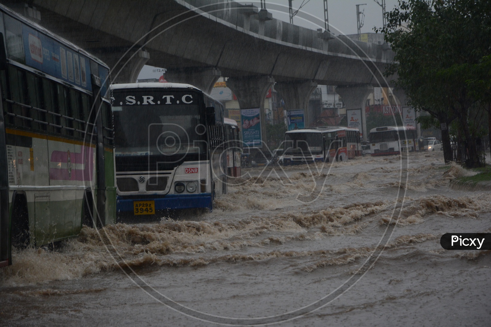 Commuting Vehicles On Heavy Flooded Roads of Hyderabad Due to Heavy Rainfall