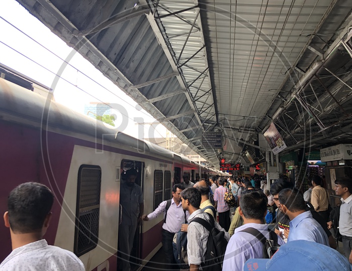 People boarding a Mumbai Local Train