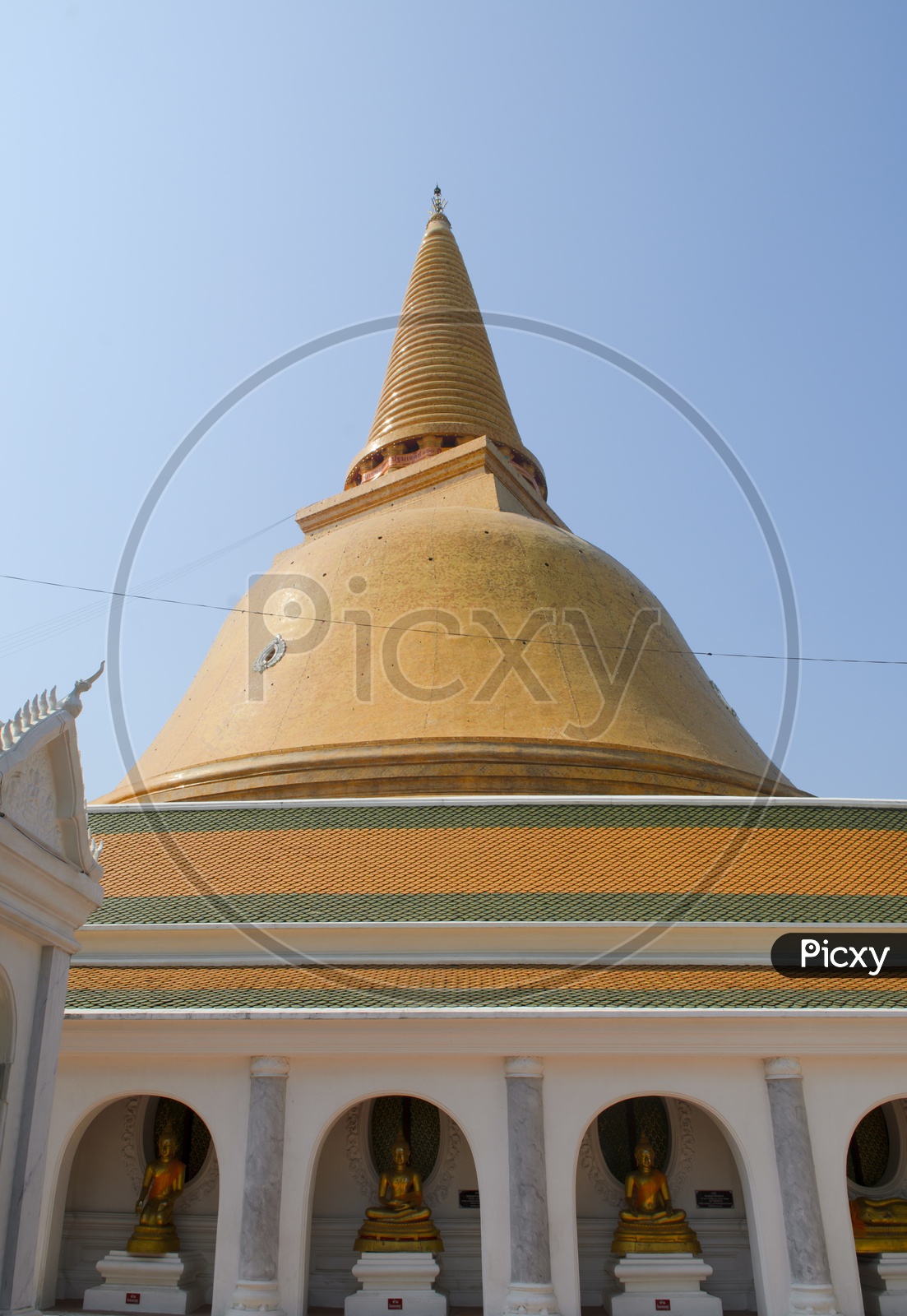 Phra Pathom Chedi, the tallest stupa in the world. It is located in the town of Nakhon Pathom, Thailand.