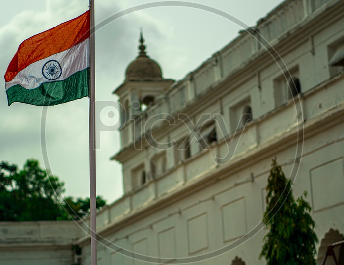 leading lines towards Indian flag