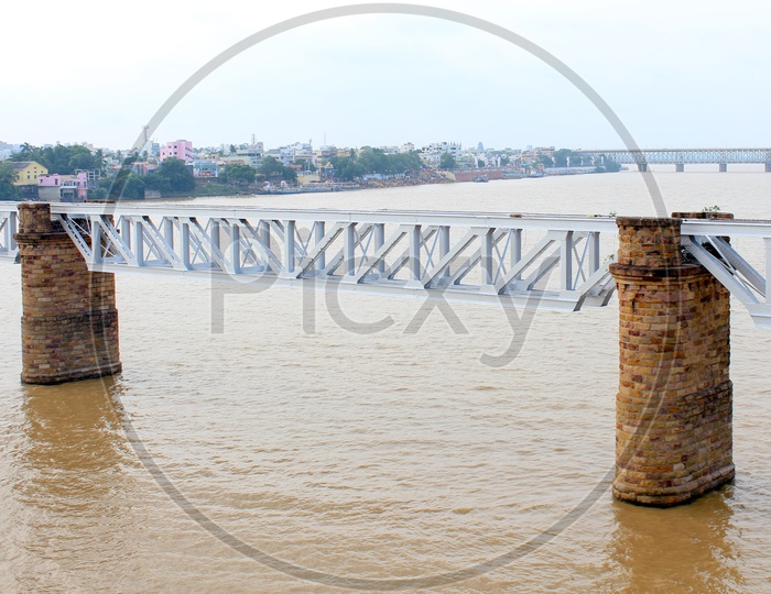 Godavari Bridge Over River Godavari At Rajahmundry