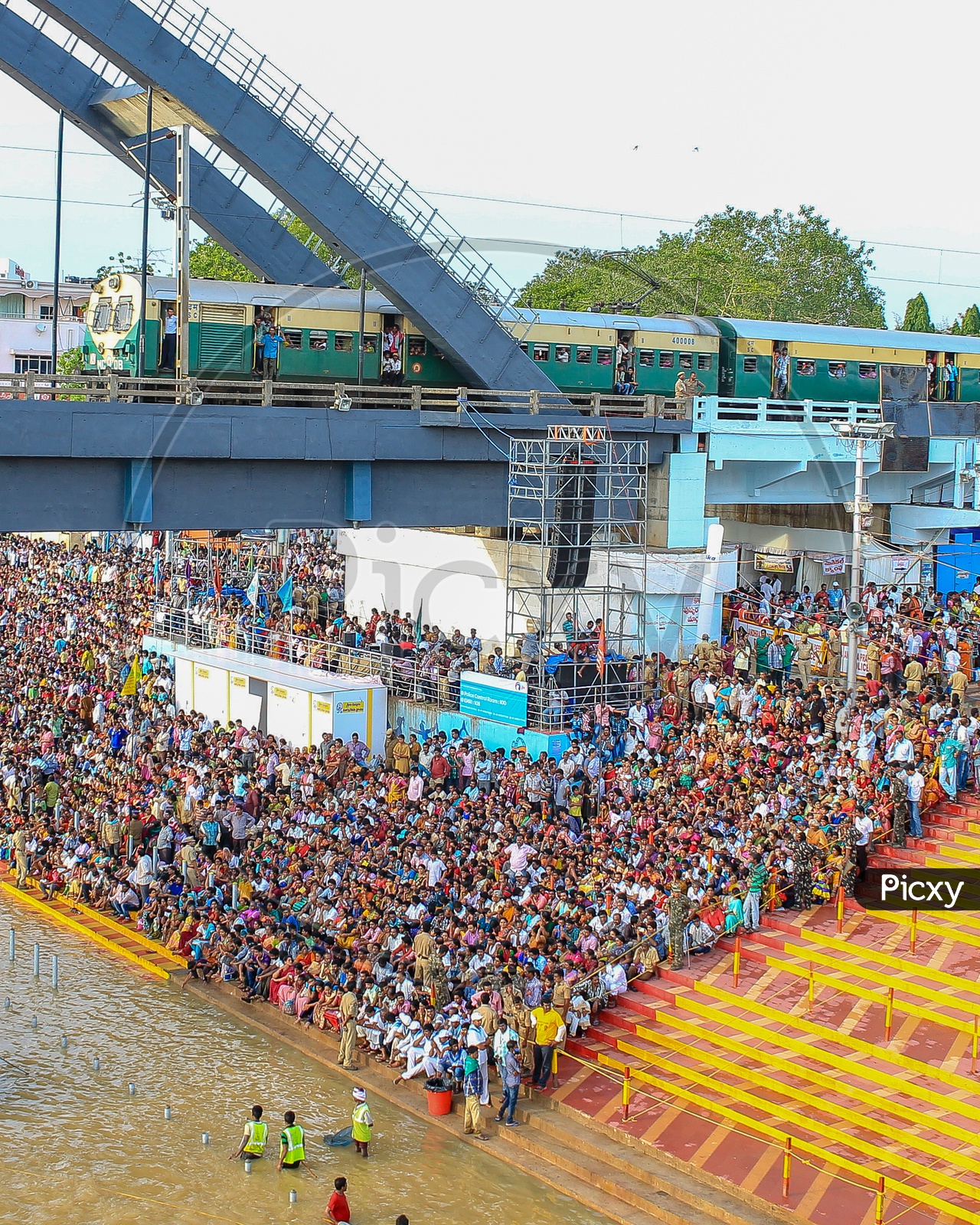 Crowded Ghats With devotees Taking Holy Bath In River Godavari During  Pushkaralu  At Rajahmundry