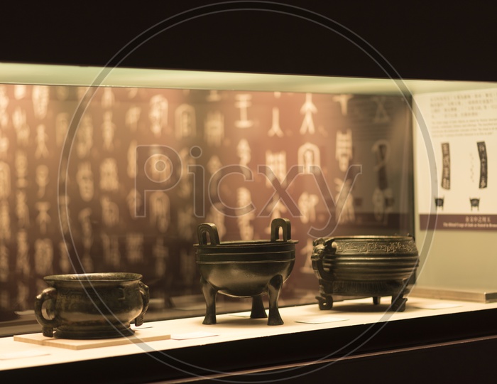 Antique Vessels   at  Taipei's National Palace Museum