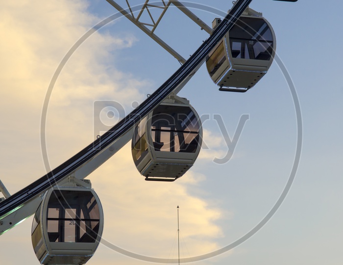 Beautiful large Ferris wheel With Passenger Cabins