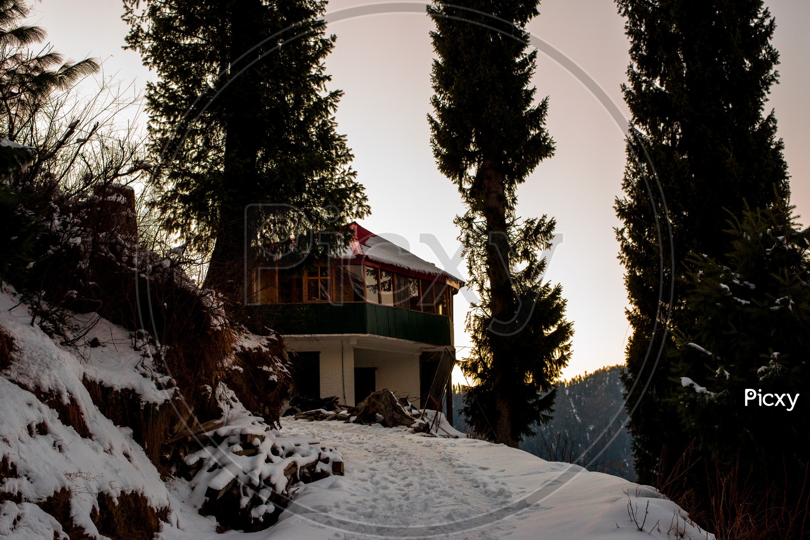 A Wooden house in the Manali during snow