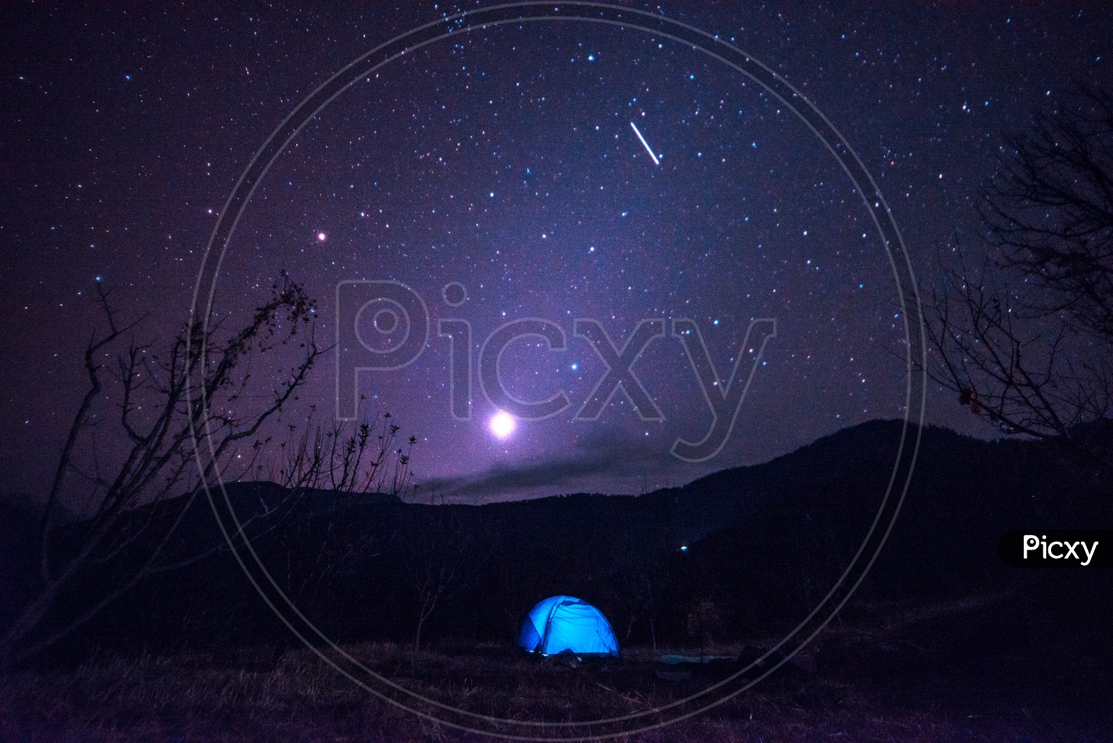Camping tent under a starry sky in Manali