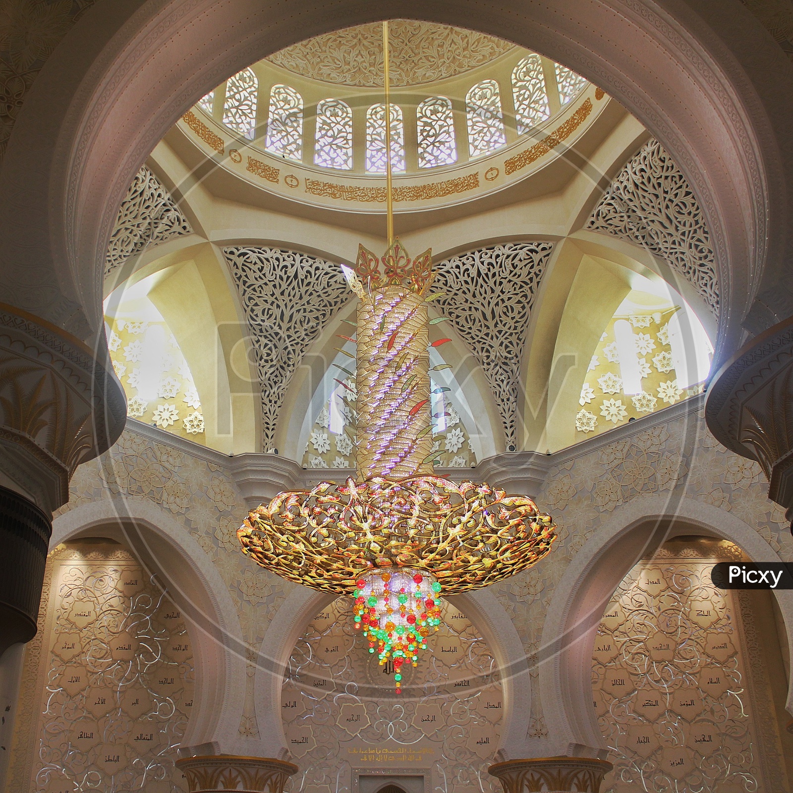 Chandelier of Sheikh Zayed Mosque