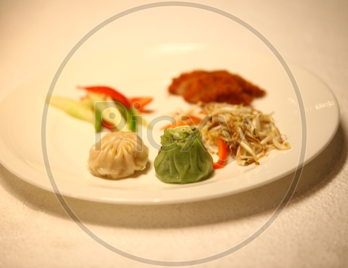 Momos served in a plate