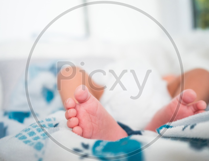 1 month old baby boy's feet