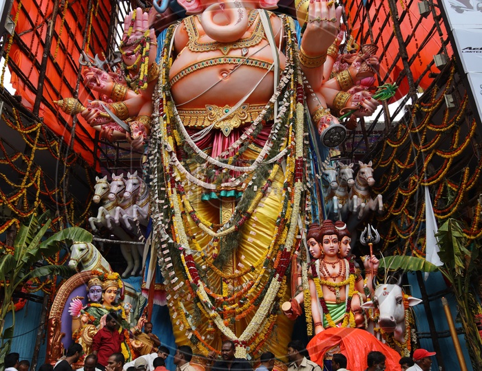 Devotees At Sri Dwadashaditya Maha Ganapathi Idol In Khairatabad For Ganesh Chathurdhi Festival 2019