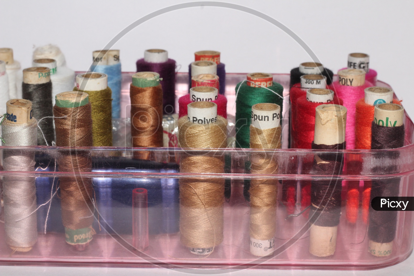 Sieving Thread Rolls Of Various Colours