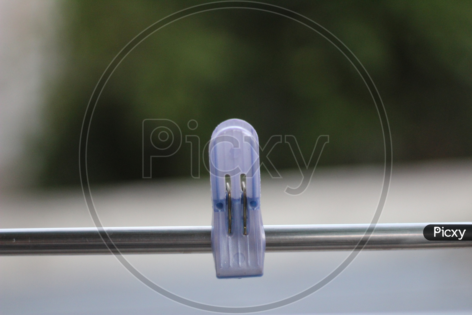Clothes Dryer Clips With Selective Focus