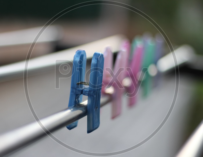 Clothes Dryer Clips With Selective Focus